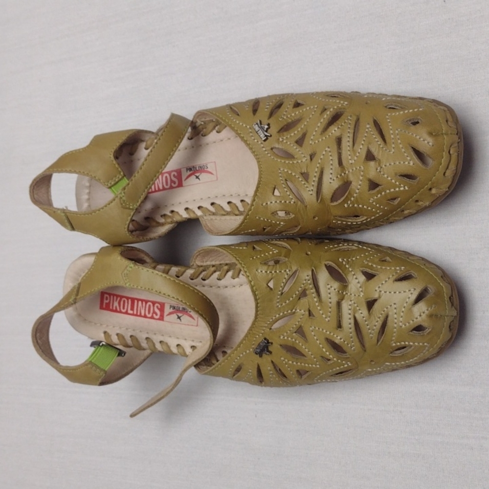 Pikolinos mustard colored sandal